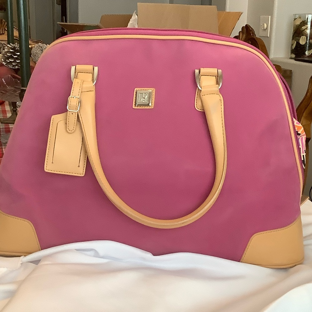 Diane von FURSTENBERG 
Carry on bag